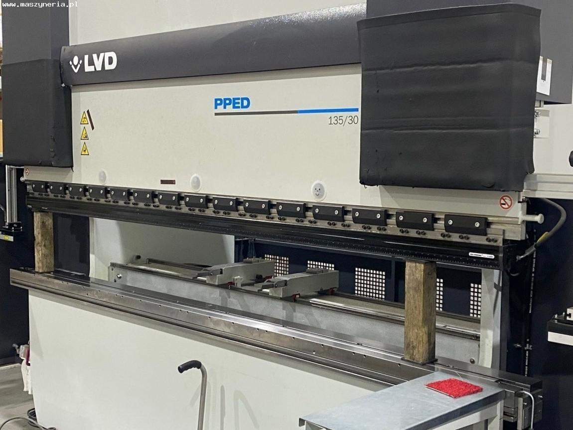 Pressa piegatrice idraulica CNC LVD PPED 135/30 in vendita - foto 2